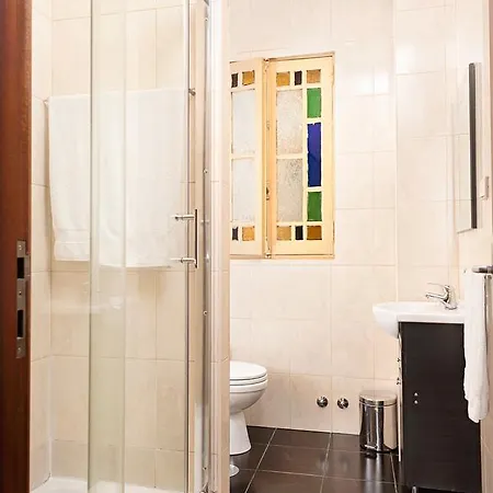 Almada Guest house