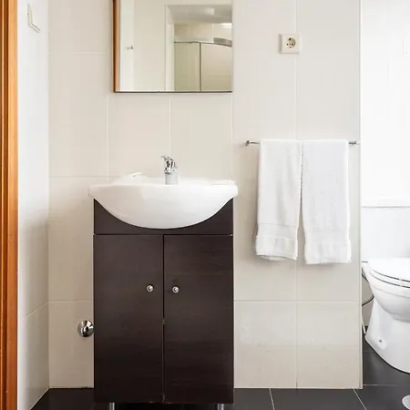 Almada Guest house 2*